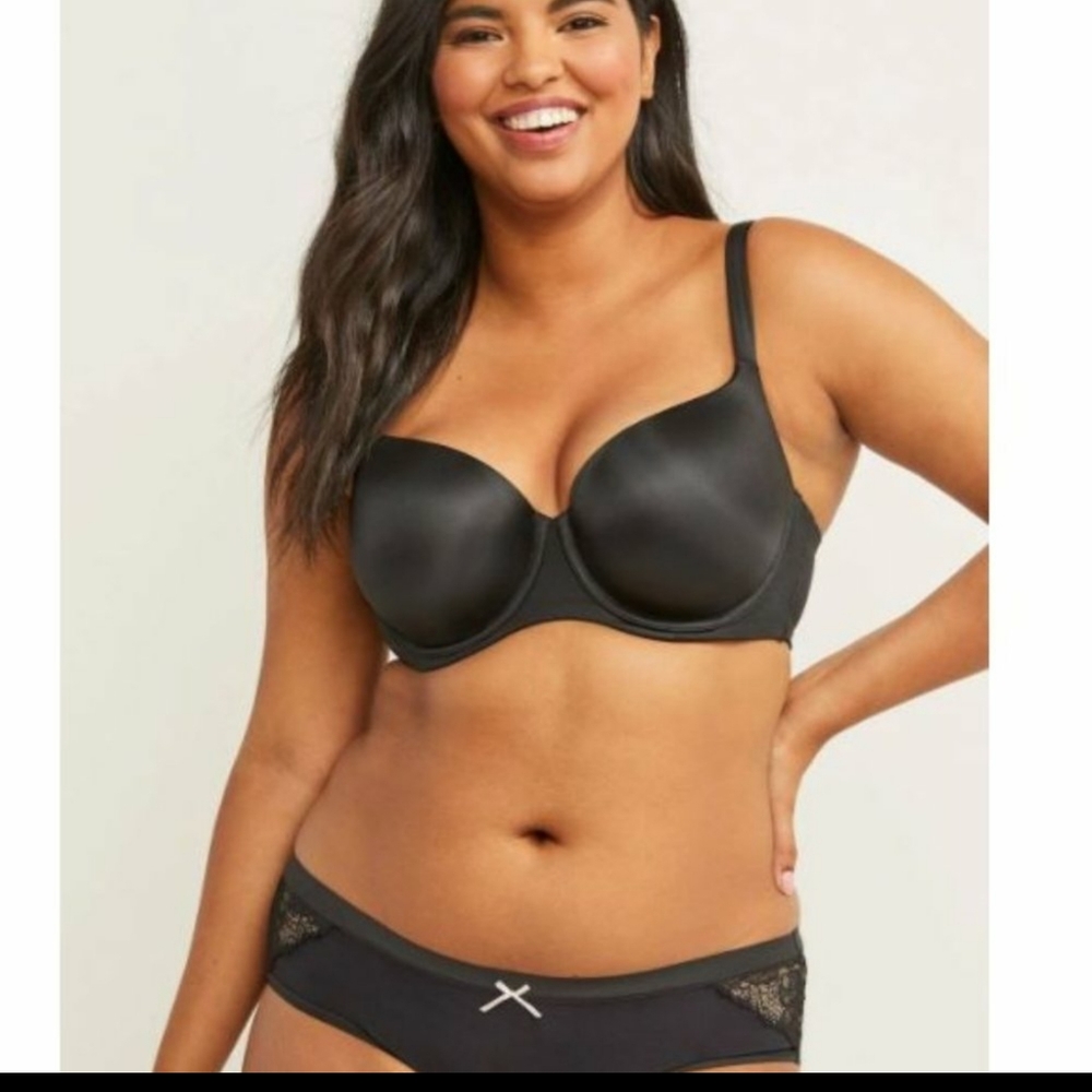 - Cacique Black push up bra